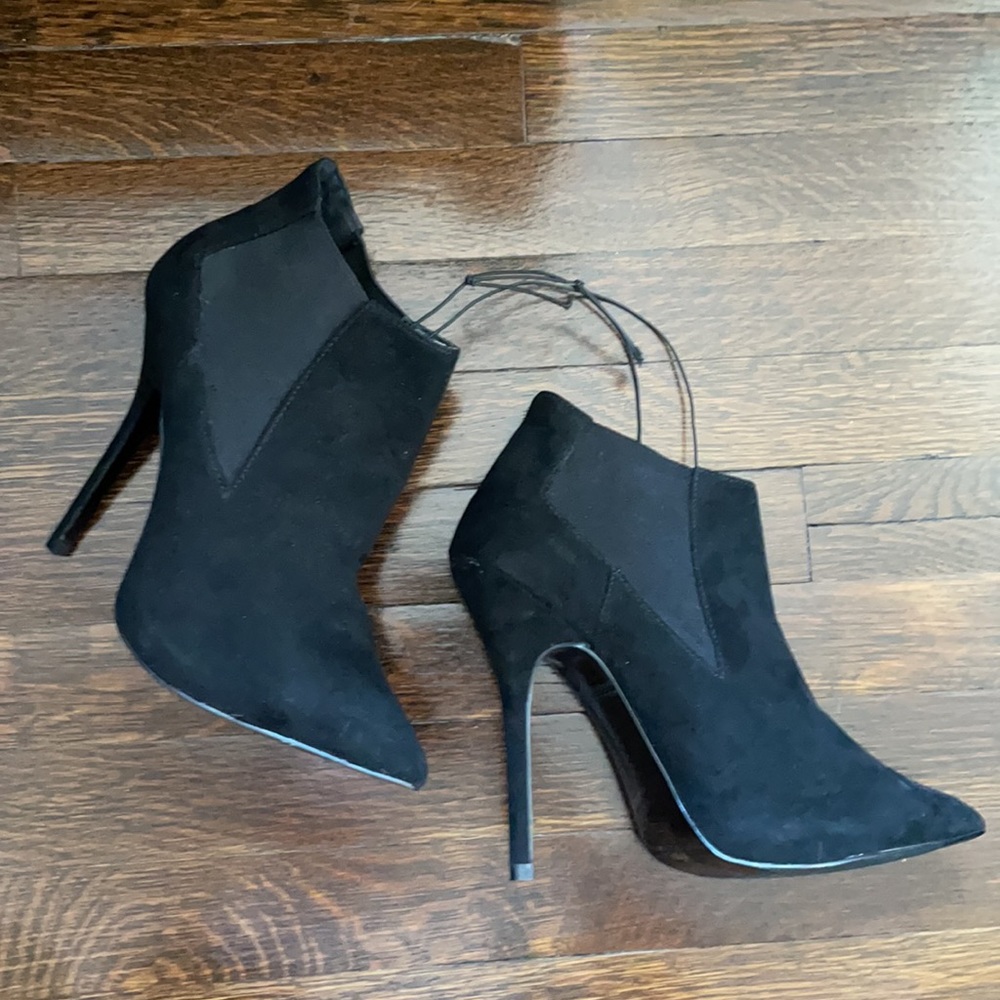 NWT Black ankle Chelsea bootie heels
